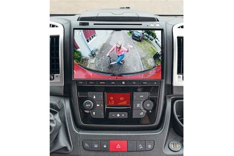 Achteruitrijcamera monteren