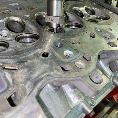 Afgebroken tapeind in cilinderkop repareren