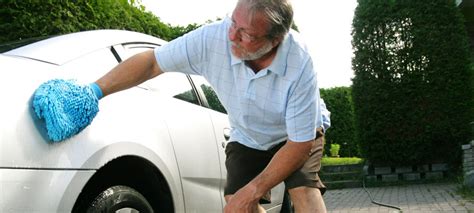 Auto wassen op straat
