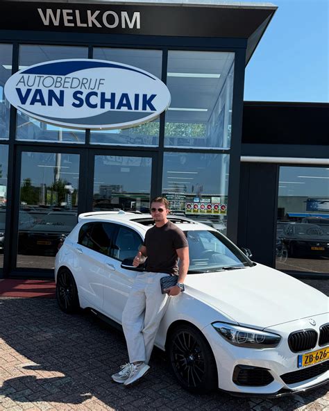 Autobedrijf Van Schaik Showroom