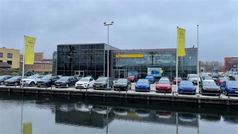 Autocentrum Van Vliet Showroom