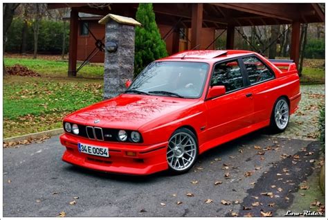 BMW E30 Imola Rot