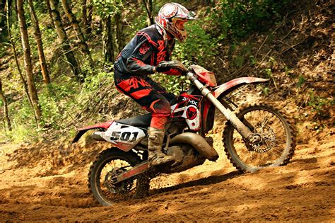 Crossmotor in actie