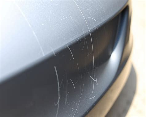 Diepe krassen op auto