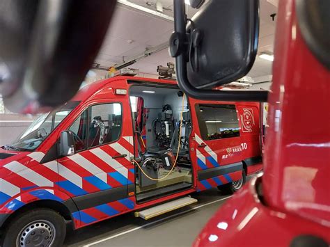 Duikteam bij auto te water