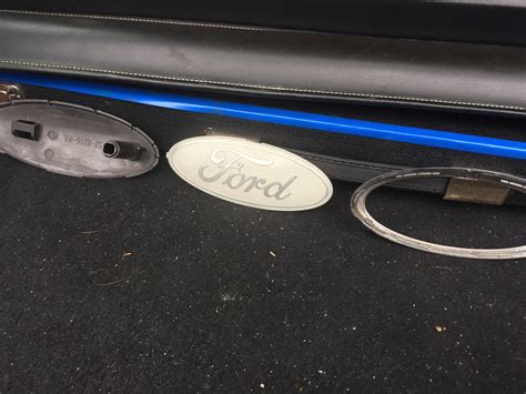 Ford Focus Embleem Plaatsen
