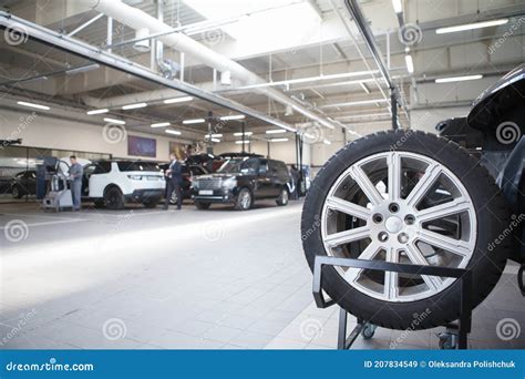 Garage met auto's in reparatie