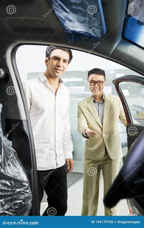 Klant met Nieuwe Auto