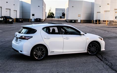 Lexus CT 200h met zwarte velgen