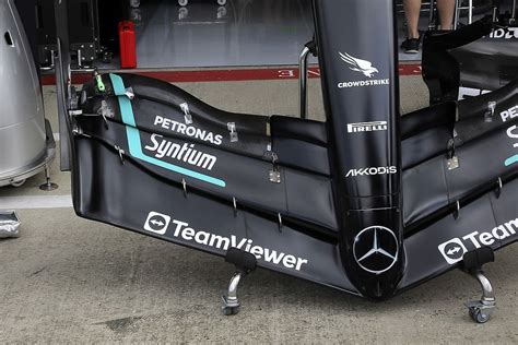 Mercedes W08 Voorvleugel