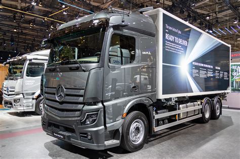 Mercedes-Benz Actros 3858