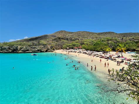 Mooi uitzichtpunt op Curacao met huurauto