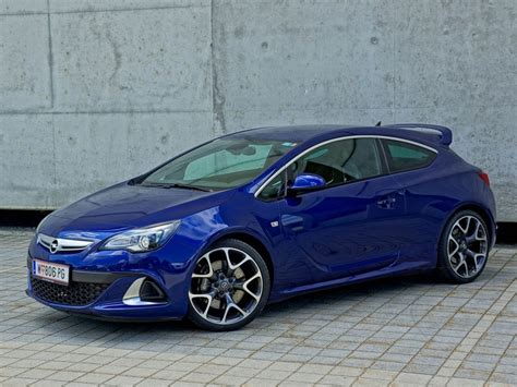Opel Astra GTC OPC
