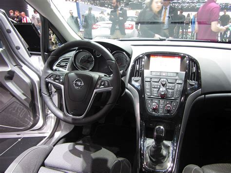Opel Astra J Interieur met Navigatiesysteem