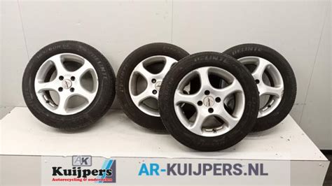 Opel Corsa met banden