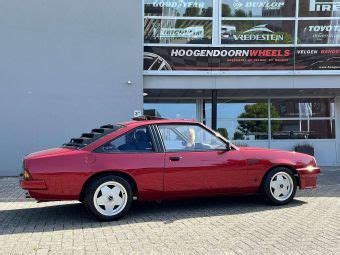 Opel Manta A met lichtmetalen velgen