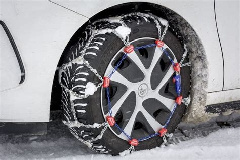 Opel Zafira met sneeuwkettingen
