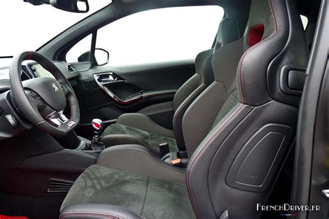 Peugeot 208 GTI interieur