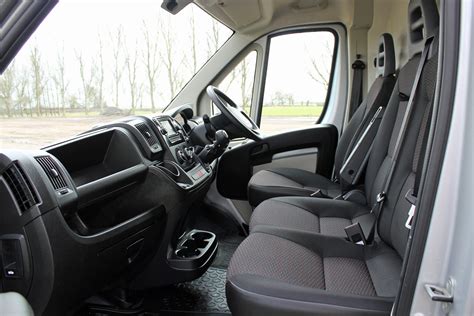 Peugeot e-Boxer interieur