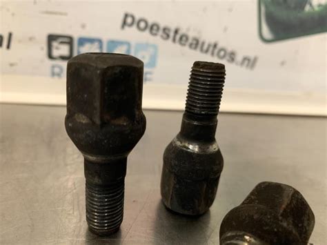 Roestige wielbouten