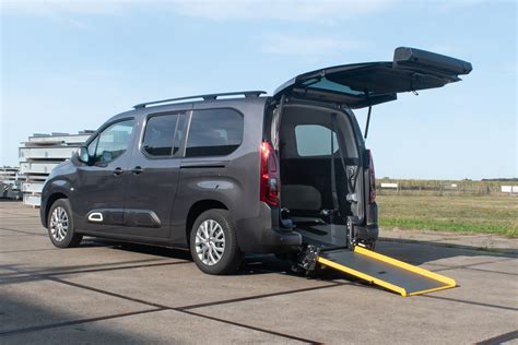 Rolstoelauto van Freedom Auto Aanpassingen