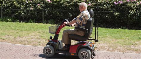 Scootmobiel op de weg