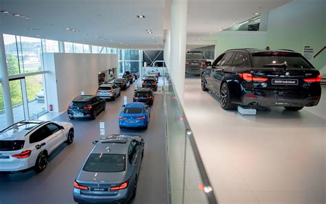 Van Poelgeest BMW Amsterdam showroom