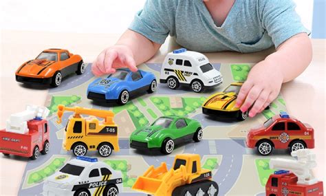 Verfschilderijen met speelgoedauto's