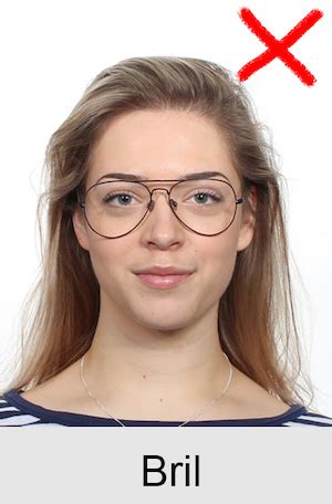 Voorbeeld van een pasfoto met bril