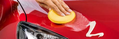 Wax aanbrengen op auto